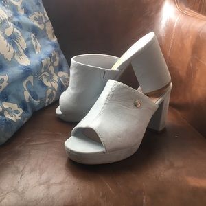 Thick Heeled Open Toed Mules